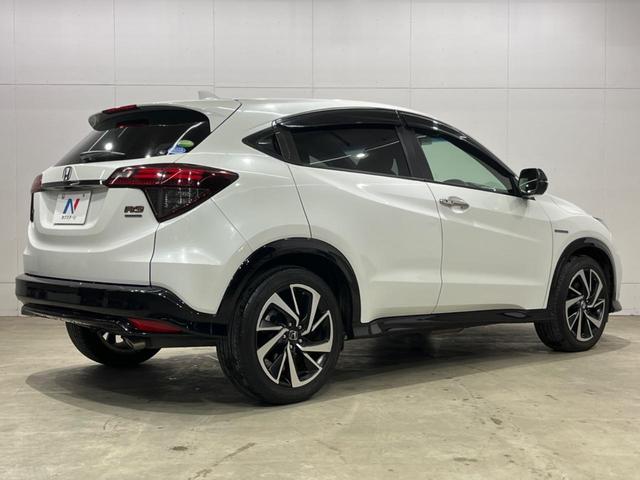 ヴェゼル ハイブリッドＲＳ・ホンダセンシング　ＳＤナビ　バックカメラ　衝突被害軽減システム　レーダークルーズ　禁煙車　ハーフレザーシート　スマートキー　ＬＥＤヘッド　ビルトインＥＴＣ　純正１８インチアルミ　オートライト　デュアルエアコン（18枚目）