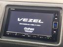 ヴェゼル ハイブリッドＲＳ・ホンダセンシング　ＳＤナビ　バックカメラ　衝突被害軽減システム　レーダークルーズ　禁煙車　ハーフレザーシート　スマートキー　ＬＥＤヘッド　ビルトインＥＴＣ　純正１８インチアルミ　オートライト　デュアルエアコン（4枚目）