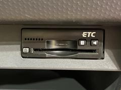 【ＥＴＣ】高速道路の料金所をストレスなく通過！話題のスポットやサービスエリアに多い「スマートIntercooler」利用時は必須のアイテムです。当店でセットアップを実施、ご納車当日からすぐにご利用いただけます！ 4