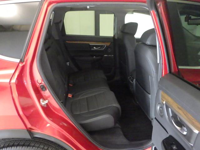 リアシートもゆったり快適に座っていただけますので、後部座席にお乗りの大切な方も楽しくドライブに参加していただけます。