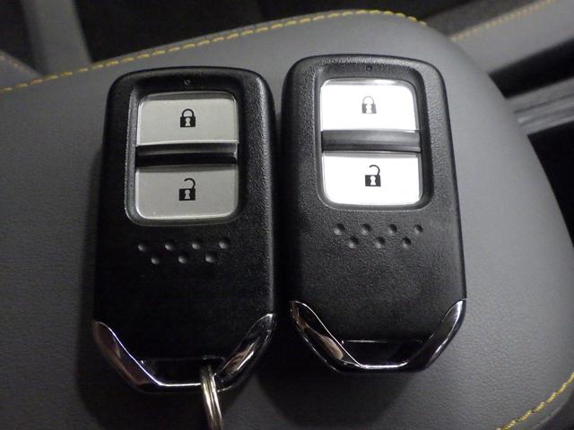 フィット e:HEVRS 禁煙車 元デモカー 純正ナビリアカメラ ドライブレコーダー 両席エアバック サイドカーテンエアバック LEDヘッドライト MTモード アルミホイール スマートキー ETC ホンダセンシング&コネクト(16枚目)