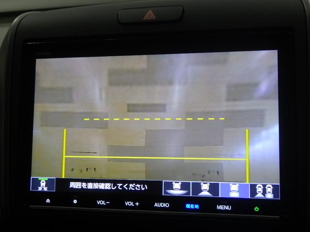 バックカメラの画像です。ガイドラインがスムースな車庫入れをサポートいたします！車庫入れの安心感がアップしますね☆