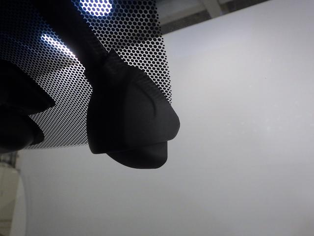 『ドライブレコーダー』動画を残すことで万が一の事態に遭遇した時の必須アイテムです！急ブレーキ・急ハンドルが起こった際、自動で記録が上書きされずに保存され、後でＰＣ等で確認出来ます。