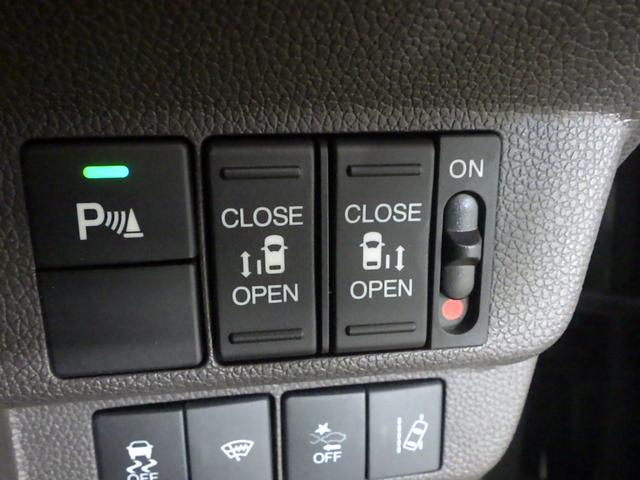 両側電動スライドドア！！荷物で手が塞がる時など簡単にドアの開閉が出来ます！何より力いらずで開閉ＯＫ！女性やお年寄りにも優しい♪電動機能はＯＦＦにもできますから元気なお子様の駆け出しも安心！