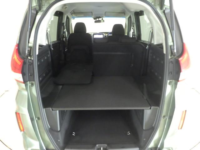リアシートは６：４の分割可倒式で荷物に合わせて積み込み可能です★シートアレンジ次第でさまざまな大きさの荷物の積み込みが可能です♪