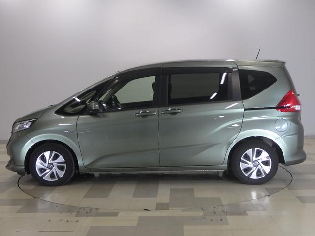 内装、外装は、専任のスタッフが真心込めて丁寧にクリーニングしておりますので、ピカピカに仕上がっております。中古車でもこのキレイな状態は必見です！