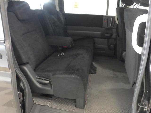 ステップワゴン Ｇ　禁煙車　ワンオーナー　オートエアコン　３列シート　純正ナビリアカメラ　リモコンキー　ハロゲンヘッドライト　両側スライドドア　パワステ　パワーウインドウ　アルミホイール　両席エアバック　ＥＴＣ　ＰＷ（12枚目）