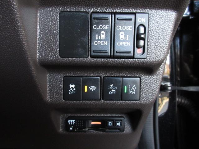 フリード Ｇ・ホンダセンシング　禁煙車　キャプテンシート　ワンオーナードライブレコーダー　純正ナビリアカメラ　両側電動スライドドア　両席エアバック　ＥＴＣ　ホンダセンシング　ＬＥＤヘッドライト　スマーキー　クルーズコントロール（12枚目）