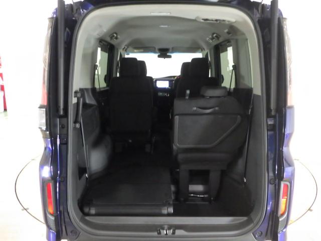 ステップワゴンスパーダ スパーダホンダセンシング 禁煙車 盗難防止 助手席エアバッグ ワンオーナ- Wパワスラ 地デジ LEDライト 横滑り防止システム オートエアコン リアカメラ USB ナビ&TV 三列シート アイドリングS ETC付 スマ鍵(25枚目)