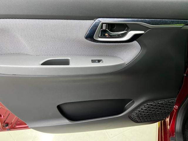 4WDカスタムXハイパーSA 純正 8インチ メモリーナビ/衝突安全装置/ヘッドランプ HID/Bluetooth接続/ABS/横滑り防止装置/アイドリングストップ/地上波デジタルチューナー/禁煙車/エアバッグ 運転席 4WD(20枚目)