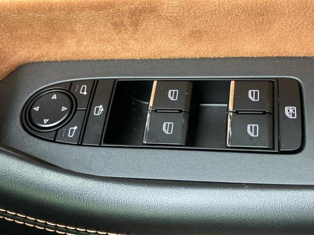 ＣＸ－６０ ４ＷＤ　ＸＤハイブリッドプレミアムスポーツ　パノラマルーフ／ＢＯＳＥ／保証書／純正　１１．６インチ　ＳＤナビ／衝突安全装置／シートヒーター　全席／全方位モニター／車線逸脱防止支援システム／シート　フルレザー／電動バックドア　革シート　サンルーフ（27枚目）