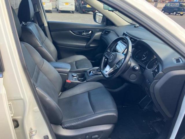 エクストレイル ４ＷＤ２０Ｘｉ　Ｖセレクション　新品タイヤ／保証書／社外　ＳＤナビ／インテリジェントルームミラー／衝突安全装置／シートヒーター　前席／全方位モニター／車線逸脱防止支援システム／シート　合皮／プロパイロット／電動バックドア　電動シート（5枚目）