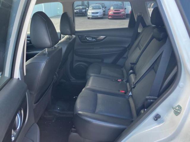 エクストレイル ４ＷＤ２０Ｘｉ　Ｖセレクション　新品タイヤ／保証書／社外　ＳＤナビ／インテリジェントルームミラー／衝突安全装置／シートヒーター　前席／全方位モニター／車線逸脱防止支援システム／シート　合皮／プロパイロット／電動バックドア　電動シート（7枚目）
