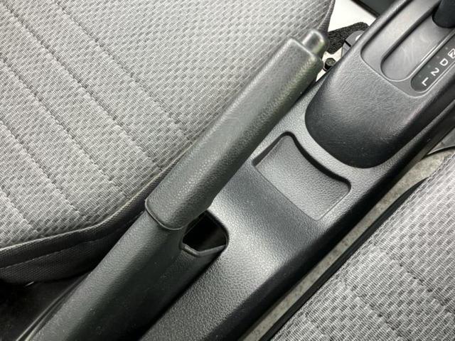 ハイゼットトラック スタンダードSA3t 新品タイヤ/保証書/衝突安全装置/車線逸脱防止支援システム/EBD付ABS/横滑り防止装置/エアバッグ 運転席/パワーステアリング/ワンオーナー/マニュアルエアコン/取扱説明書/アクセサリーソケット(15枚目)