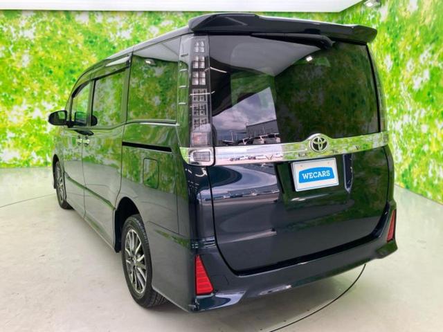 ヴォクシー ４ＷＤ　ＺＳキラメキ　保証書／社外　９インチ　ＳＤナビ／フリップダウンモニター　社外　１０．１インチ／両側電動スライドドア／ヘッドランプ　ＨＩＤ／ＥＴＣ／ＥＢＤ付ＡＢＳ／横滑り防止装置／アイドリングストップ　後席モニター（3枚目）