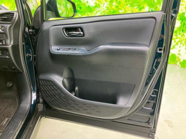 ヴォクシー ４ＷＤ　ＺＳキラメキ　保証書／社外　９インチ　ＳＤナビ／フリップダウンモニター　社外　１０．１インチ／両側電動スライドドア／ヘッドランプ　ＨＩＤ／ＥＴＣ／ＥＢＤ付ＡＢＳ／横滑り防止装置／アイドリングストップ　後席モニター（4枚目）