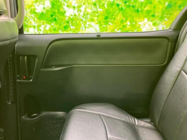 ヴォクシー ４ＷＤ　ＺＳキラメキ　保証書／社外　９インチ　ＳＤナビ／フリップダウンモニター　社外　１０．１インチ／両側電動スライドドア／ヘッドランプ　ＨＩＤ／ＥＴＣ／ＥＢＤ付ＡＢＳ／横滑り防止装置／アイドリングストップ　後席モニター（6枚目）