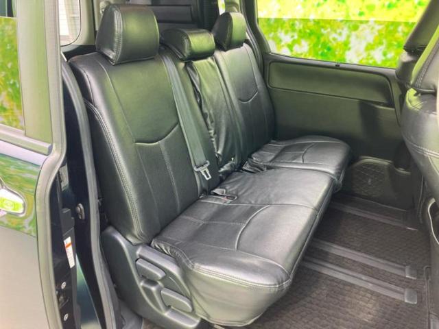 ヴォクシー ４ＷＤ　ＺＳキラメキ　保証書／社外　９インチ　ＳＤナビ／フリップダウンモニター　社外　１０．１インチ／両側電動スライドドア／ヘッドランプ　ＨＩＤ／ＥＴＣ／ＥＢＤ付ＡＢＳ／横滑り防止装置／アイドリングストップ　後席モニター（7枚目）