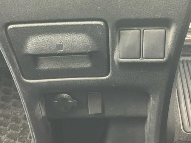 ヴォクシー ４ＷＤ　ＺＳキラメキ　保証書／社外　９インチ　ＳＤナビ／フリップダウンモニター　社外　１０．１インチ／両側電動スライドドア／ヘッドランプ　ＨＩＤ／ＥＴＣ／ＥＢＤ付ＡＢＳ／横滑り防止装置／アイドリングストップ　後席モニター（16枚目）