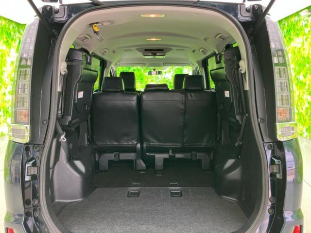 ヴォクシー ４ＷＤ　ＺＳキラメキ　保証書／社外　９インチ　ＳＤナビ／フリップダウンモニター　社外　１０．１インチ／両側電動スライドドア／ヘッドランプ　ＨＩＤ／ＥＴＣ／ＥＢＤ付ＡＢＳ／横滑り防止装置／アイドリングストップ　後席モニター（22枚目）
