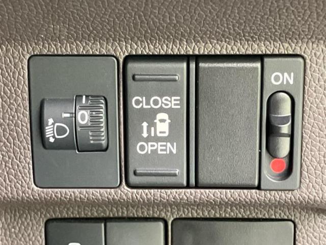 フリード Ｇ　新品タイヤ／保証書／純正　メモリーナビ／電動スライドドア／ヘッドランプ　ＨＩＤ／Ｂｌｕｅｔｏｏｔｈ接続／ＥＴＣ／ＥＢＤ付ＡＢＳ／横滑り防止装置／アイドリングストップ／バックモニター　バックカメラ（33枚目）