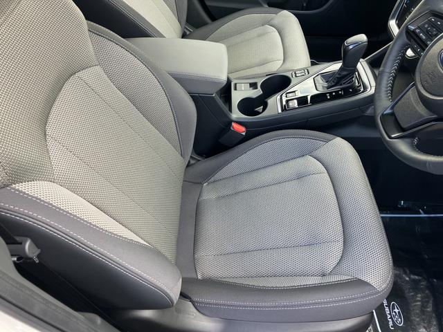 クロストレック プレミアムＳ：ＨＥＶ　元社用車　新世代アイサイト　ＬＥＤヘッドライト　ワンオーナー　運・助手席パワーシート　シートヒーター　ルーフレール　ＥＴＣ２．０　ドラレコ　全方位カメラ　運・助・サイド・カーテン・歩行者エアバック（16枚目）