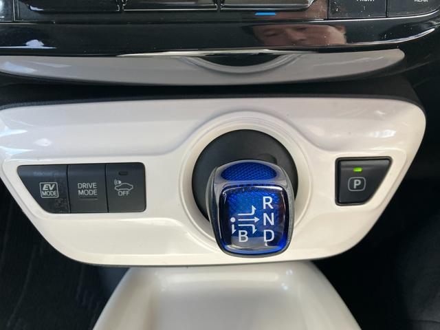 プリウス Ａプレミアム　ツーリングセレクション　ドライブレコーダー　ＥＴＣ　クリアランスソナー　レーンアシスト　オートクルーズコントロール　パークアシスト　衝突被害軽減システム　バックカメラ　ナビ　ＴＶ　アルミホイール　オートマチックハイビーム（10枚目）