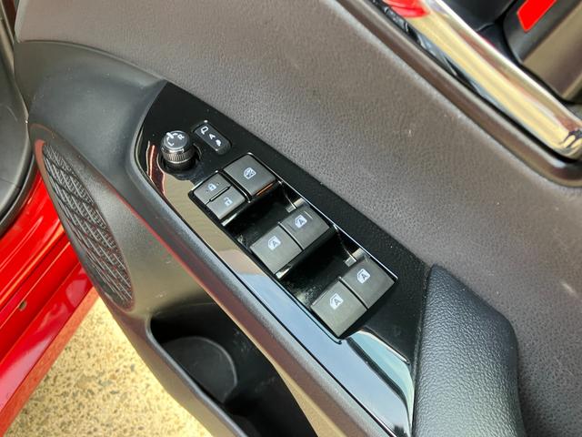 プリウス Ａプレミアム　ツーリングセレクション　ドライブレコーダー　ＥＴＣ　クリアランスソナー　レーンアシスト　オートクルーズコントロール　パークアシスト　衝突被害軽減システム　バックカメラ　ナビ　ＴＶ　アルミホイール　オートマチックハイビーム（11枚目）