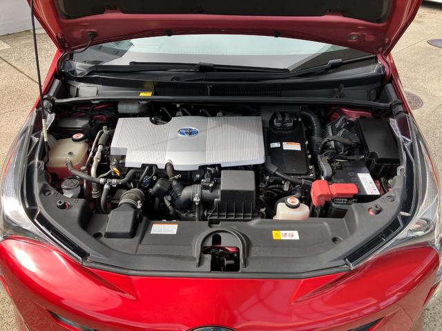 プリウス Ａプレミアム　ツーリングセレクション　ドライブレコーダー　ＥＴＣ　クリアランスソナー　レーンアシスト　オートクルーズコントロール　パークアシスト　衝突被害軽減システム　バックカメラ　ナビ　ＴＶ　アルミホイール　オートマチックハイビーム（19枚目）