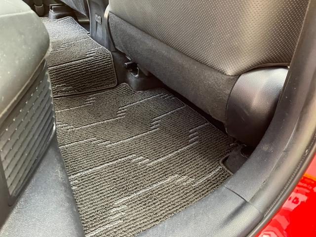 プリウス Ａプレミアム　ツーリングセレクション　ドライブレコーダー　ＥＴＣ　クリアランスソナー　レーンアシスト　オートクルーズコントロール　パークアシスト　衝突被害軽減システム　バックカメラ　ナビ　ＴＶ　アルミホイール　オートマチックハイビーム（31枚目）