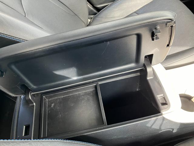 プリウス Ａプレミアム　ツーリングセレクション　ドライブレコーダー　ＥＴＣ　クリアランスソナー　レーンアシスト　オートクルーズコントロール　パークアシスト　衝突被害軽減システム　バックカメラ　ナビ　ＴＶ　アルミホイール　オートマチックハイビーム（43枚目）