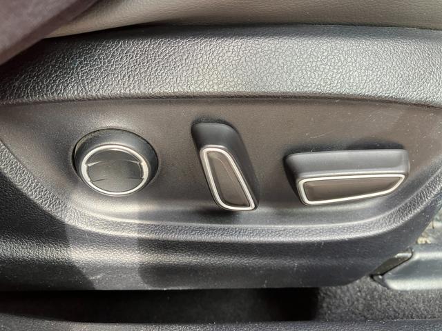 プリウス Ａプレミアム　ツーリングセレクション　ドライブレコーダー　ＥＴＣ　クリアランスソナー　レーンアシスト　オートクルーズコントロール　パークアシスト　衝突被害軽減システム　バックカメラ　ナビ　ＴＶ　アルミホイール　オートマチックハイビーム（44枚目）