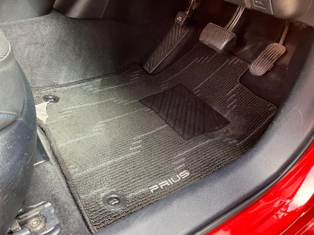 プリウス Ａプレミアム　ツーリングセレクション　ドライブレコーダー　ＥＴＣ　クリアランスソナー　レーンアシスト　オートクルーズコントロール　パークアシスト　衝突被害軽減システム　バックカメラ　ナビ　ＴＶ　アルミホイール　オートマチックハイビーム（48枚目）