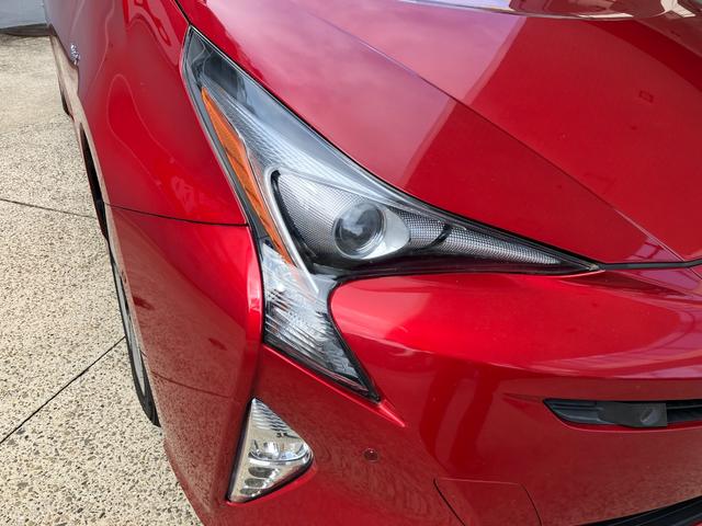 プリウス Ａプレミアム　ツーリングセレクション　ドライブレコーダー　ＥＴＣ　クリアランスソナー　レーンアシスト　オートクルーズコントロール　パークアシスト　衝突被害軽減システム　バックカメラ　ナビ　ＴＶ　アルミホイール　オートマチックハイビーム（55枚目）