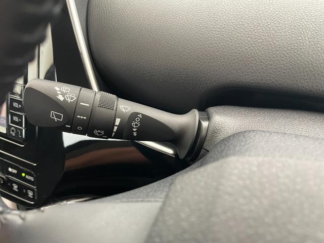 プリウス S ナビ ETC Bモニター 衝突回避システム PKSB レーンキープ 衝突安全ボディ Aライト LEDライト オートマチックハイビーム クルコン イモビライザー 横滑り防止機能 PW オ-トエアコン(30枚目)