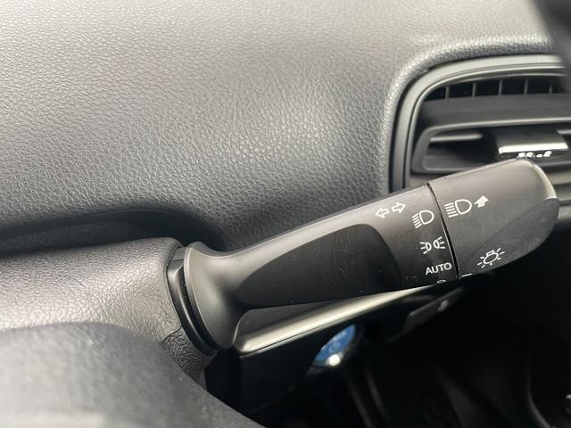 プリウス S ナビ ETC Bモニター 衝突回避システム PKSB レーンキープ 衝突安全ボディ Aライト LEDライト オートマチックハイビーム クルコン イモビライザー 横滑り防止機能 PW オ-トエアコン(31枚目)