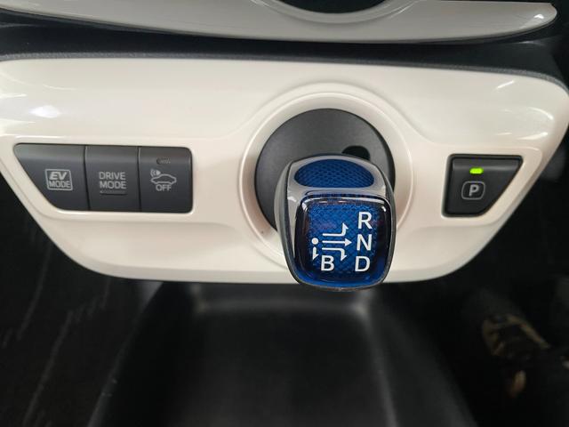 プリウス S ナビ ETC Bモニター 衝突回避システム PKSB レーンキープ 衝突安全ボディ Aライト LEDライト オートマチックハイビーム クルコン イモビライザー 横滑り防止機能 PW オ-トエアコン(33枚目)