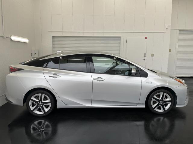 プリウス Aツーリングセレクション ナビ ETC Bモニター ドラレコ Cソナー シートH Pアシスト ATハイビーム レーンキープ イモビライザー クルコン LEDヘッドライト 横滑り防止機能 キーフリ AAC ABS 衝突安全ボディ(16枚目)