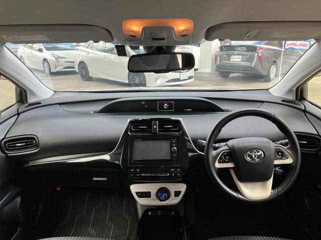 プリウス Ｓセーフティプラス　ナビ　ＥＴＣ　Ｂカメラ　クリアランスソナー　レーンアシスト　オートクルーズコントロール　パークアシスト　衝突被害軽減システム　アルミホイール　オートマチックハイビーム　オートライト　ＬＥＤヘッドランプ（2枚目）