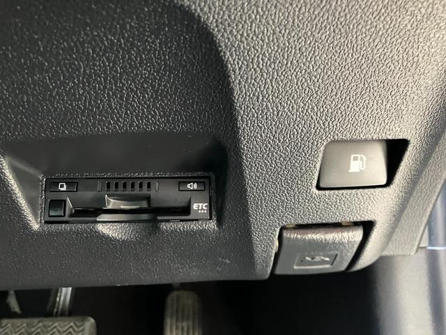 プリウス Ｓセーフティプラス　ナビ　ＥＴＣ　Ｂカメラ　クリアランスソナー　レーンアシスト　オートクルーズコントロール　パークアシスト　衝突被害軽減システム　アルミホイール　オートマチックハイビーム　オートライト　ＬＥＤヘッドランプ（7枚目）