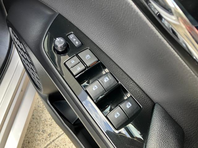 プリウス Ｓセーフティプラス　ナビ　ＥＴＣ　Ｂカメラ　クリアランスソナー　レーンアシスト　オートクルーズコントロール　パークアシスト　衝突被害軽減システム　アルミホイール　オートマチックハイビーム　オートライト　ＬＥＤヘッドランプ（11枚目）