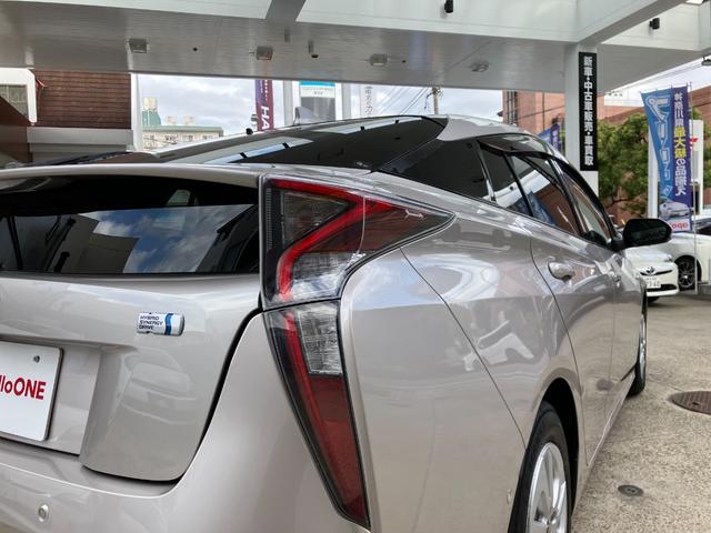 プリウス Ｓセーフティプラス　ナビ　ＥＴＣ　Ｂカメラ　クリアランスソナー　レーンアシスト　オートクルーズコントロール　パークアシスト　衝突被害軽減システム　アルミホイール　オートマチックハイビーム　オートライト　ＬＥＤヘッドランプ（15枚目）