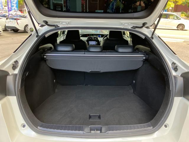プリウス Ｓツーリングセレクション　ナビ　ＥＴＣ　バックカメラ　ナビ　ＴＶ　アルミホイール　オートライト　ＬＥＤヘッドランプ　ＣＶＴ　シートヒーター　スマートキー　アイドリングストップ　電動格納ミラー　盗難防止システム　ＣＤ　ＵＳＢ（17枚目）
