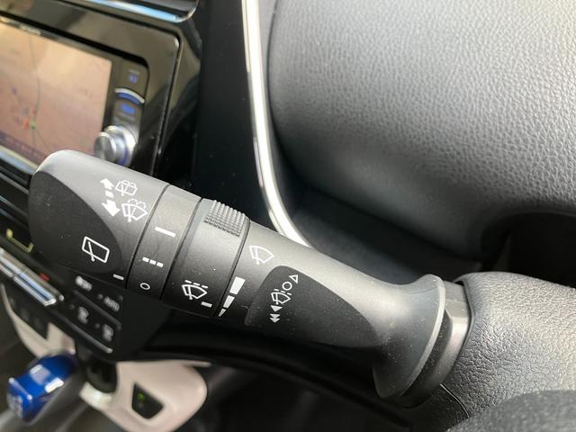 プリウス Ｓツーリングセレクション　ナビ　ＥＴＣ　バックカメラ　ナビ　ＴＶ　アルミホイール　オートライト　ＬＥＤヘッドランプ　ＣＶＴ　シートヒーター　スマートキー　アイドリングストップ　電動格納ミラー　盗難防止システム　ＣＤ　ＵＳＢ（31枚目）