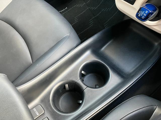 プリウス Ｓツーリングセレクション　ナビ　ＥＴＣ　バックカメラ　ナビ　ＴＶ　アルミホイール　オートライト　ＬＥＤヘッドランプ　ＣＶＴ　シートヒーター　スマートキー　アイドリングストップ　電動格納ミラー　盗難防止システム　ＣＤ　ＵＳＢ（35枚目）