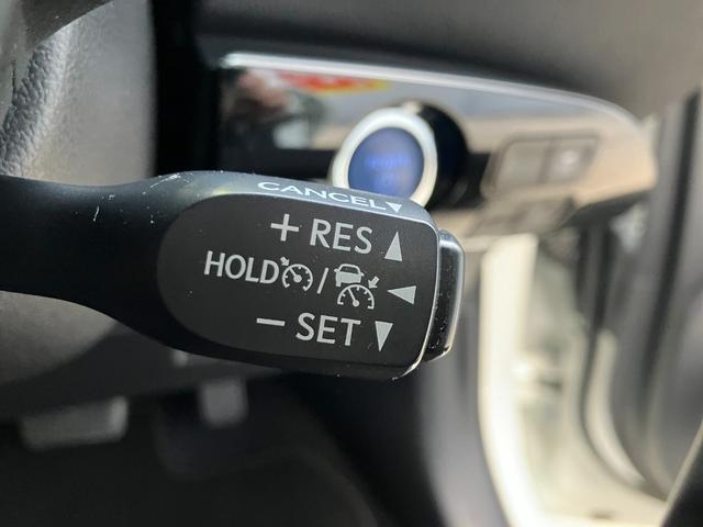 プリウス Ｓ　ドライブレコーダー　ＥＴＣ　バックカメラ　クリアランスソナー　オートクルーズコントロール　レーンアシスト　衝突被害軽減システム　アルミホイール　オートマチックハイビーム　オートライト（9枚目）