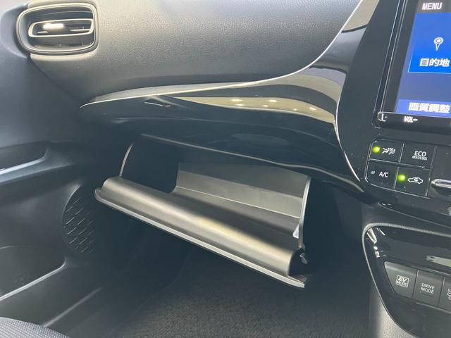 プリウス Ｓ　ドライブレコーダー　ＥＴＣ　バックカメラ　クリアランスソナー　オートクルーズコントロール　レーンアシスト　衝突被害軽減システム　アルミホイール　オートマチックハイビーム　オートライト（10枚目）