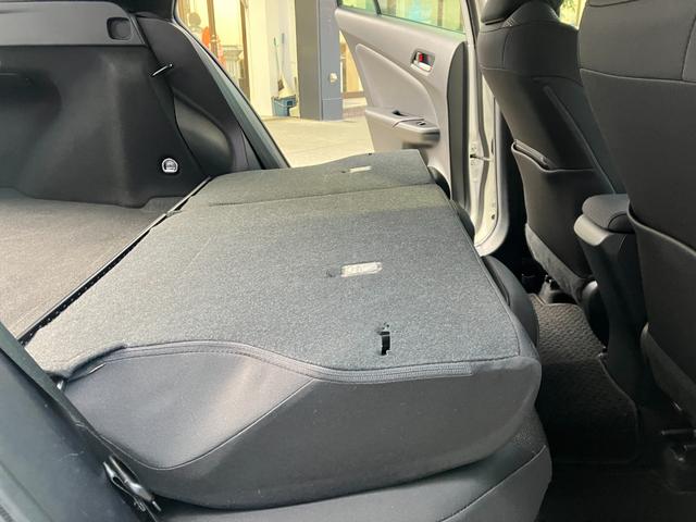 プリウス Ｓ　ドライブレコーダー　ＥＴＣ　バックカメラ　クリアランスソナー　オートクルーズコントロール　レーンアシスト　衝突被害軽減システム　アルミホイール　オートマチックハイビーム　オートライト（34枚目）