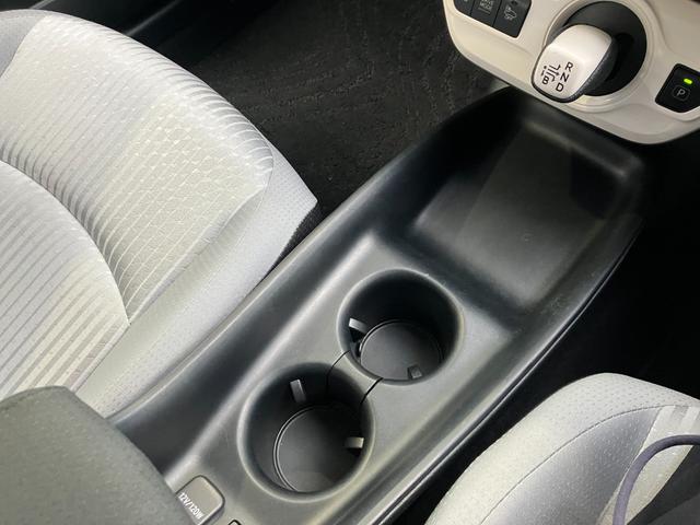 プリウス Ｓ　ＥＴＣ　バックカメラ　ナビ　ＴＶ　アルミホイール　オートライト　ＬＥＤヘッドランプ　スマートキー　電動格納ミラー　ＣＶＴ　盗難防止システム　衝突安全ボディ　ＡＢＳ　ＥＳＣ　ＣＤ（43枚目）