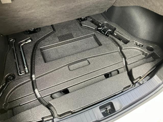 プリウス Ｓ　ＥＴＣ　バックカメラ　ナビ　ＴＶ　アルミホイール　オートライト　ＬＥＤヘッドランプ　スマートキー　電動格納ミラー　ＣＶＴ　盗難防止システム　衝突安全ボディ　ＡＢＳ　ＥＳＣ　ＣＤ（49枚目）